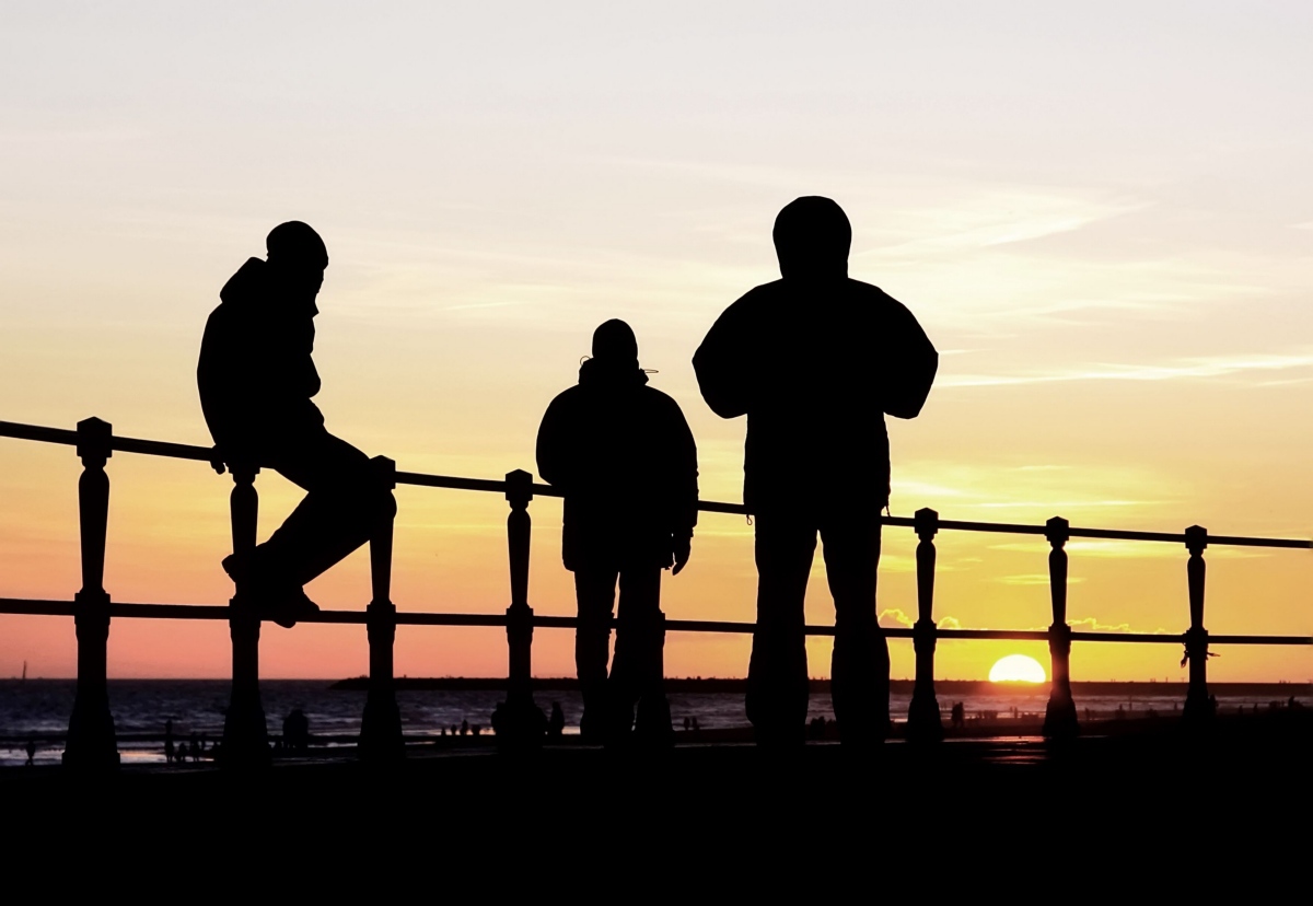  Jongeren op de Boulevard in Scheveningen. 